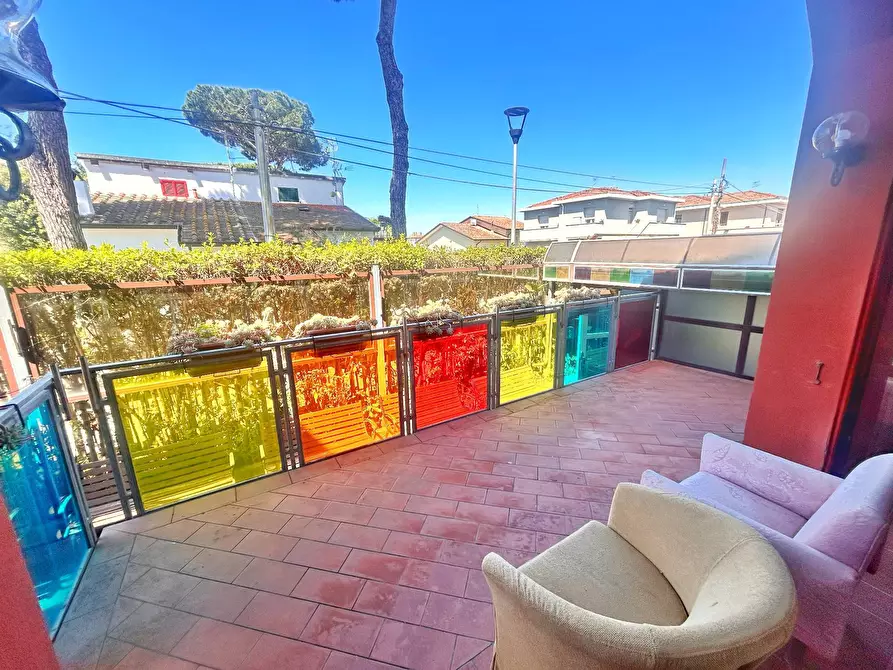 Immagine 5 di Villa in vendita  in via butterfly a Viareggio