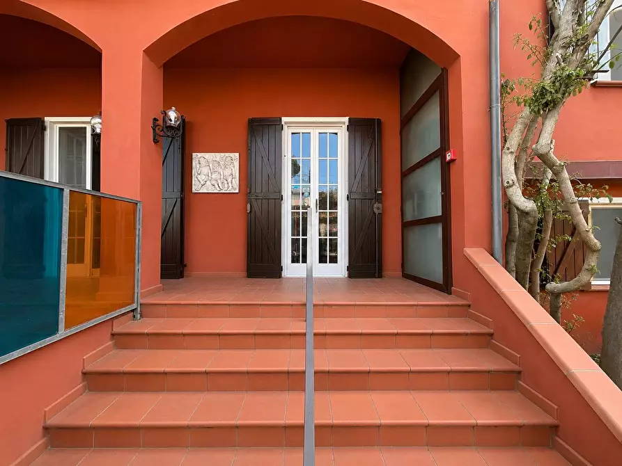 Immagine 3 di Villa in vendita  in via butterfly a Viareggio