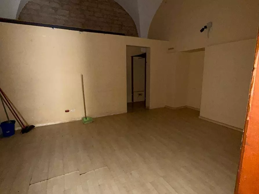 Immagine 4 di Locale commerciale in vendita  in CORSO AMEDEO a Giovinazzo