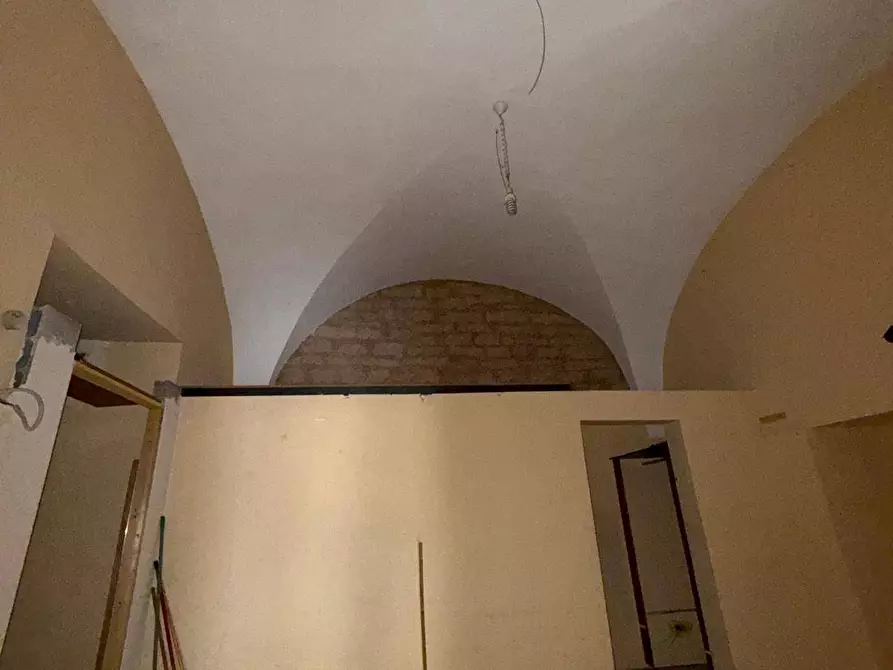 Immagine 5 di Locale commerciale in vendita  in CORSO AMEDEO a Giovinazzo