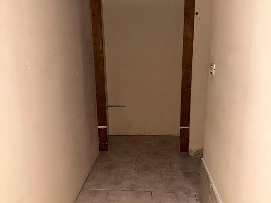 Immagine 6 di Locale commerciale in vendita  in CORSO AMEDEO a Giovinazzo