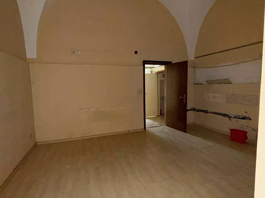 Immagine 7 di Locale commerciale in vendita  in CORSO AMEDEO a Giovinazzo