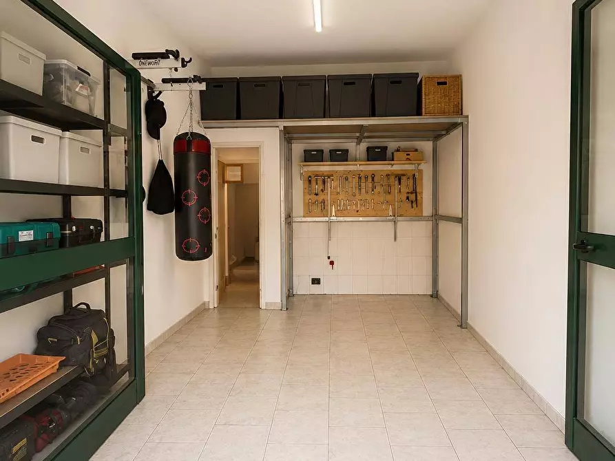 Immagine 1 di Box auto in vendita  in VIA DOGALI a Giovinazzo