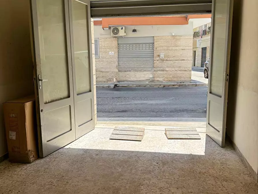 Immagine 1 di Box auto in vendita  in VIA EINAUDI 5 a Giovinazzo