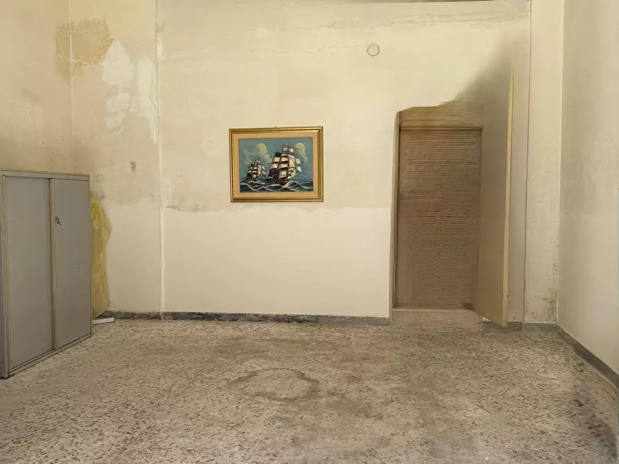 Immagine 3 di Box auto in vendita  in VIA EINAUDI 5 a Giovinazzo