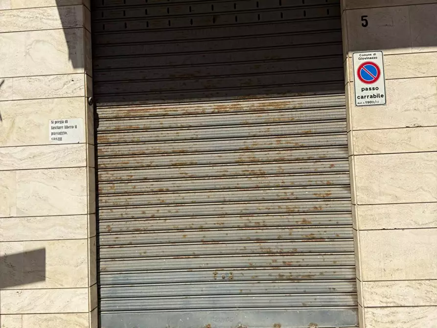 Immagine 2 di Box auto in vendita  in VIA EINAUDI 5 a Giovinazzo