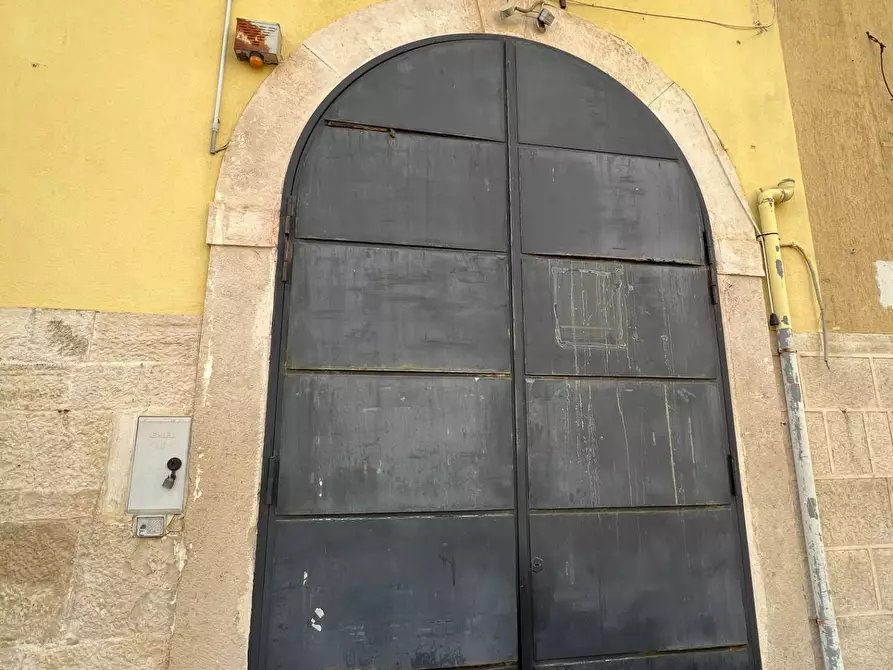 Immagine 2 di Locale commerciale in vendita  in VIA CROCIFISSO a Giovinazzo
