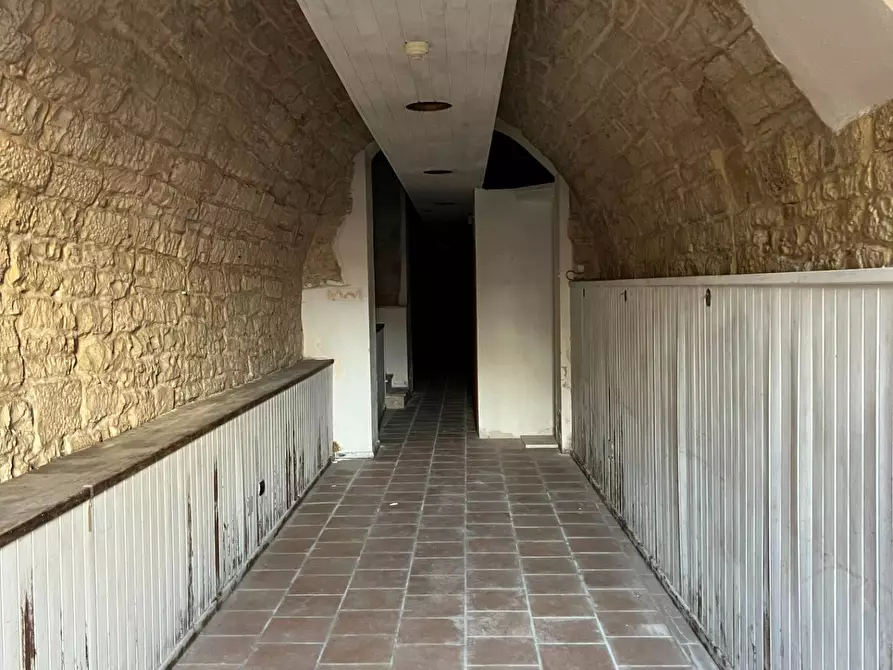 Immagine 4 di Locale commerciale in vendita  in VIA CROCIFISSO a Giovinazzo