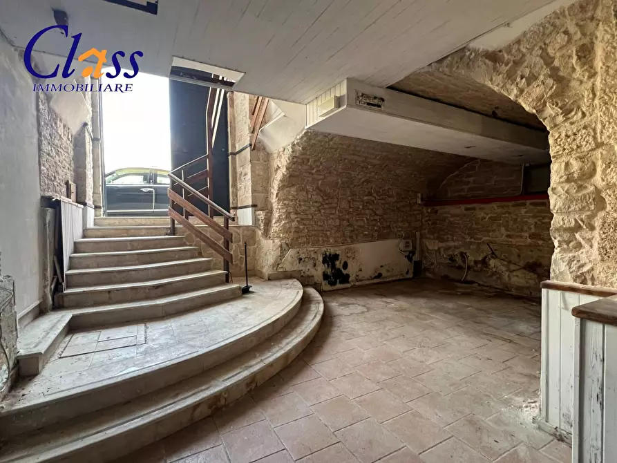 Immagine 5 di Locale commerciale in vendita  in VIA CROCIFISSO a Giovinazzo