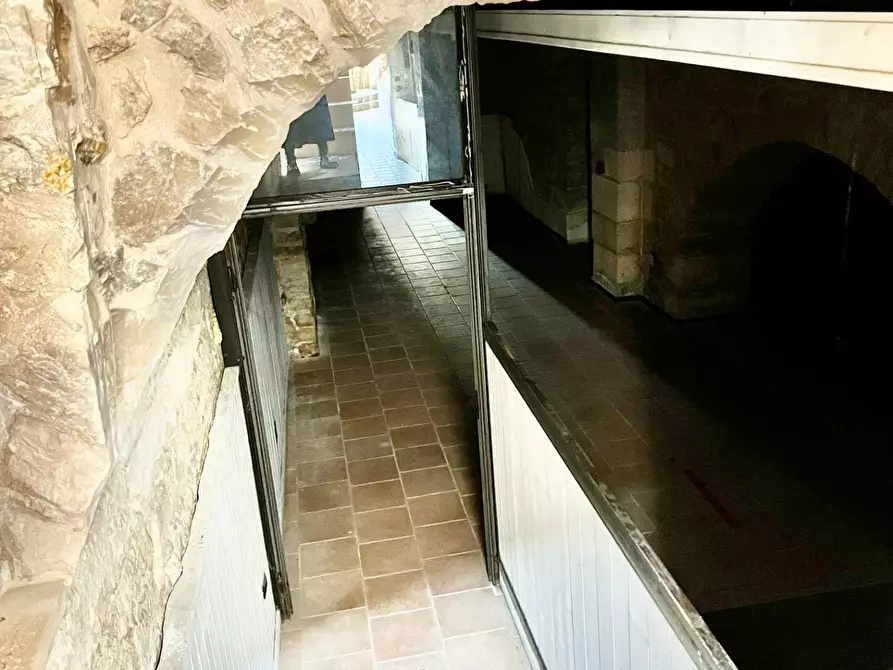 Immagine 6 di Locale commerciale in vendita  in VIA CROCIFISSO a Giovinazzo