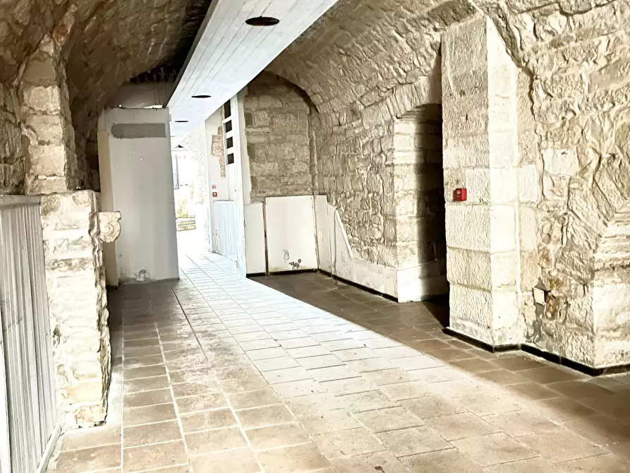 Immagine 7 di Locale commerciale in vendita  in VIA CROCIFISSO a Giovinazzo