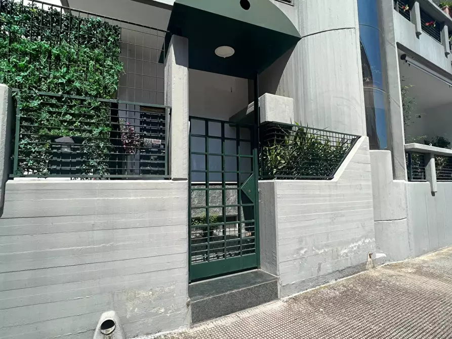 Immagine 1 di Magazzino in vendita  in VIA CAIROLI a Giovinazzo