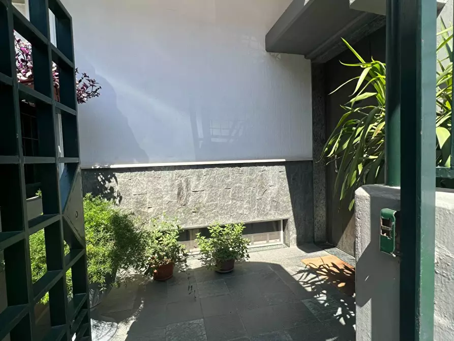 Immagine 2 di Magazzino in vendita  in VIA CAIROLI a Giovinazzo