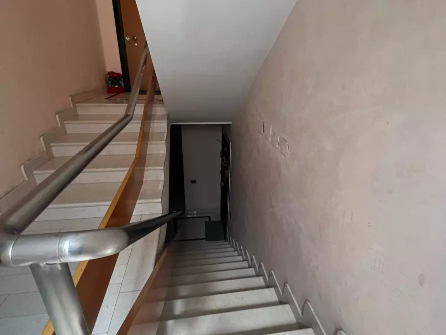 Immagine 4 di Magazzino in vendita  in VIA CAIROLI a Giovinazzo