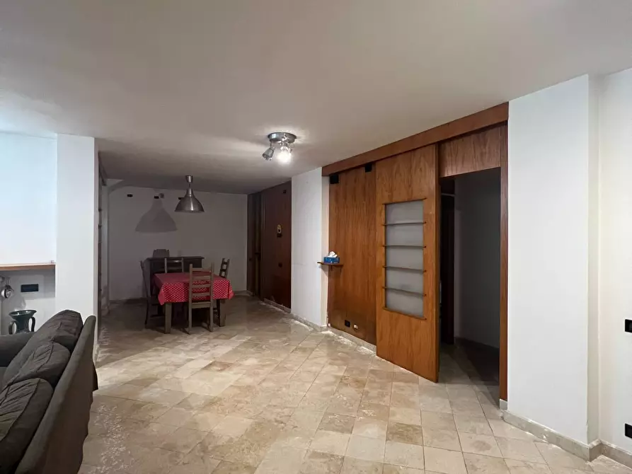 Immagine 7 di Magazzino in vendita  in VIA CAIROLI a Giovinazzo