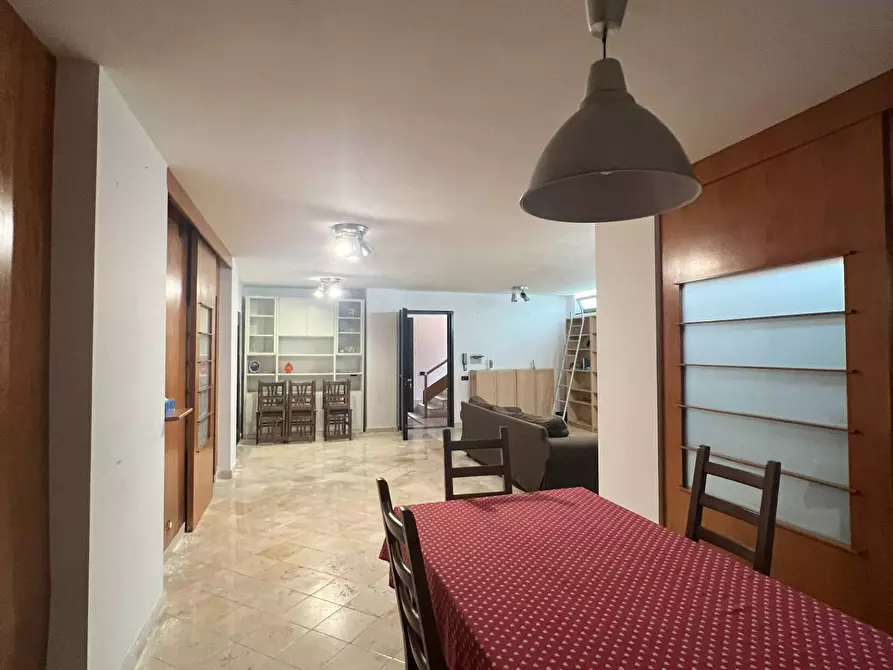 Immagine 6 di Magazzino in vendita  in VIA CAIROLI a Giovinazzo
