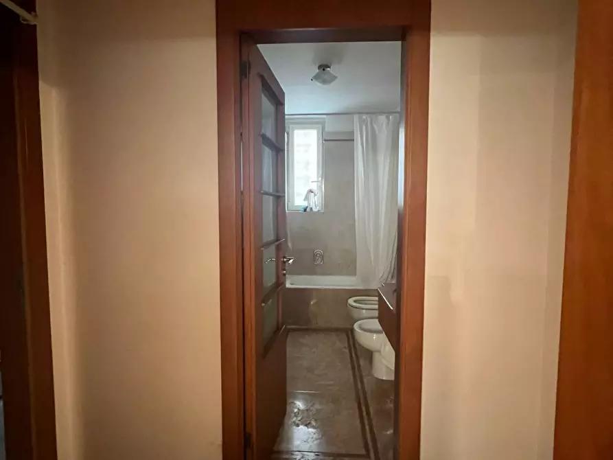 Immagine 11 di Magazzino in vendita  in VIA CAIROLI a Giovinazzo