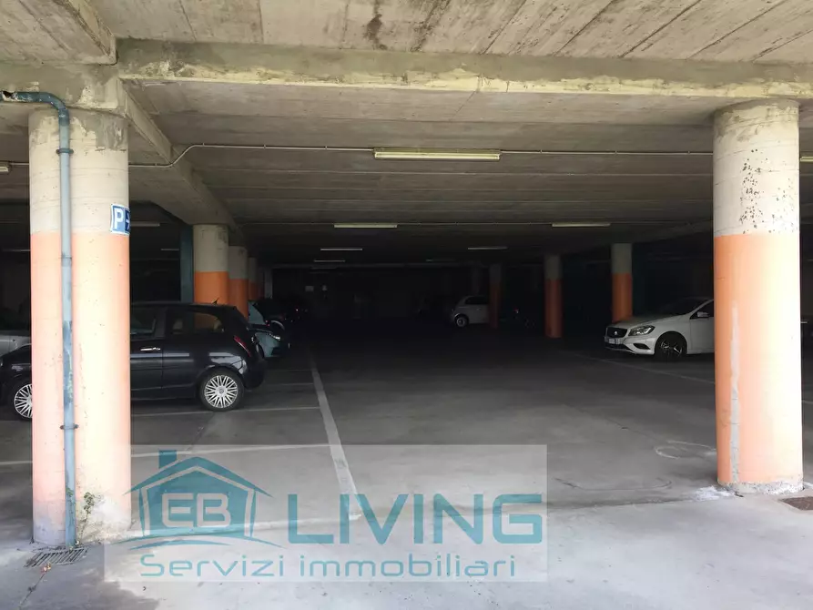 Immagine 14 di Locale commerciale in vendita  in Via Dalmine 10 a Curno