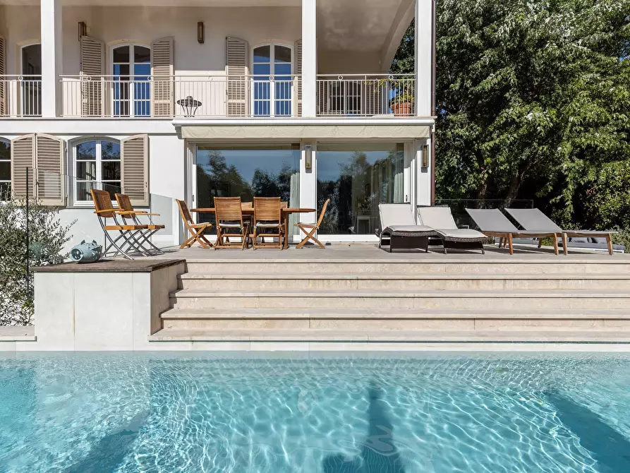 Immagine 2 di Villa in vendita  in Via parco rimembranza a Lucca