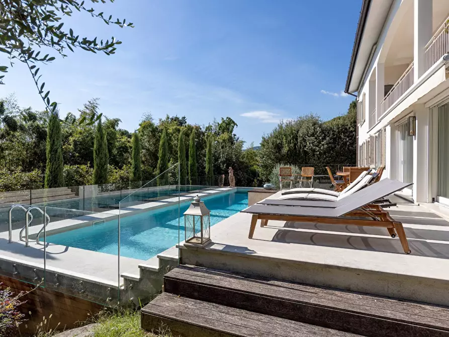Immagine 3 di Villa in vendita  in Via parco rimembranza a Lucca