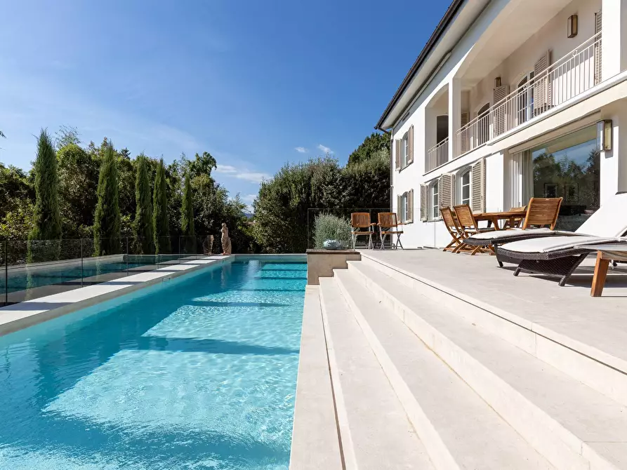 Immagine 4 di Villa in vendita  in Via parco rimembranza a Lucca
