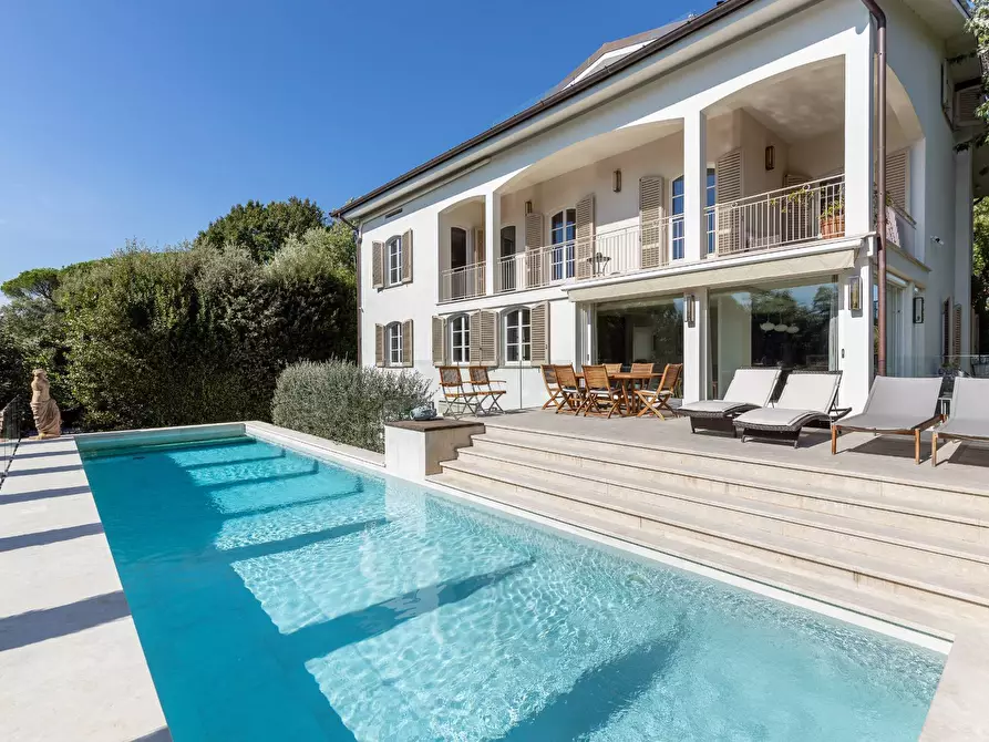 Immagine 5 di Villa in vendita  in Via parco rimembranza a Lucca