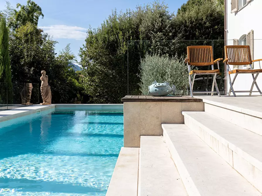 Immagine 7 di Villa in vendita  in Via parco rimembranza a Lucca