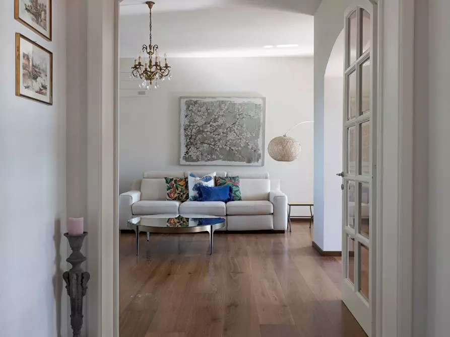Immagine 22 di Villa in vendita  in Via parco rimembranza a Lucca
