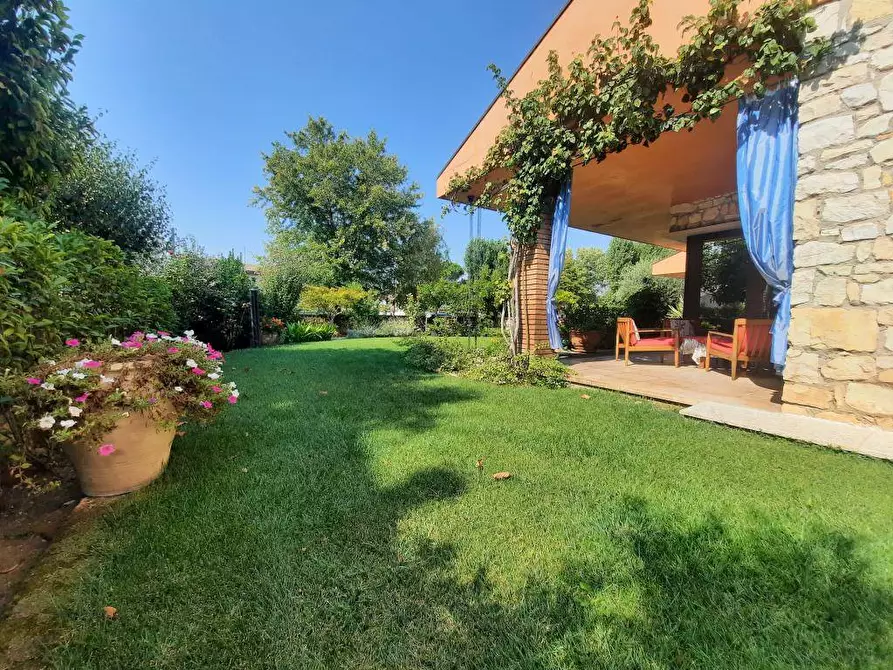 Immagine 1 di Villa in vendita  a Montecchia Di Crosara