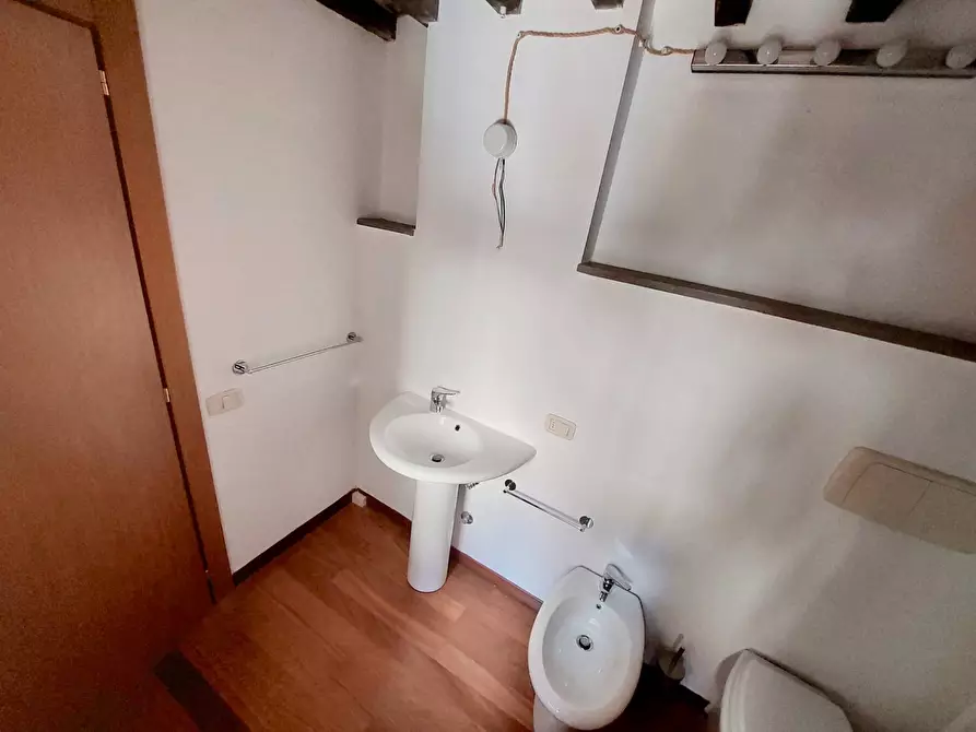 Immagine 16 di Appartamento in vendita  in PIAZZA DEL COMUNE 27 a Fabriano