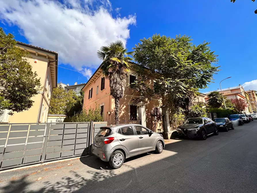 Immagine 2 di Villa in vendita  in VIA CAPPUCCINI a Fabriano
