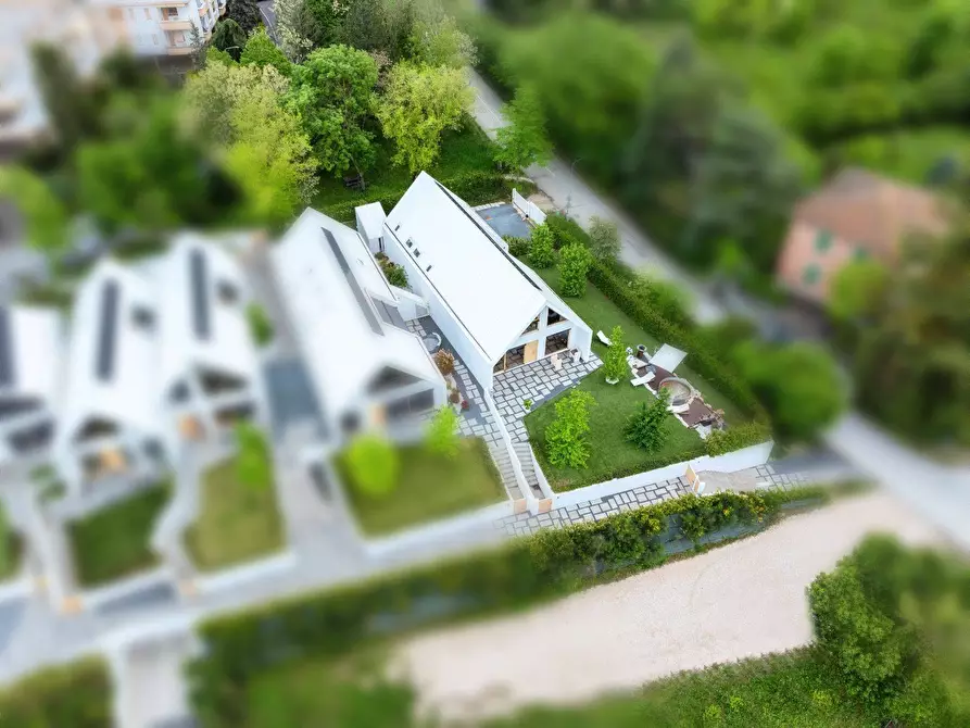 Immagine 7 di Villa in vendita  in VIA LA SPINA 80A a Fabriano