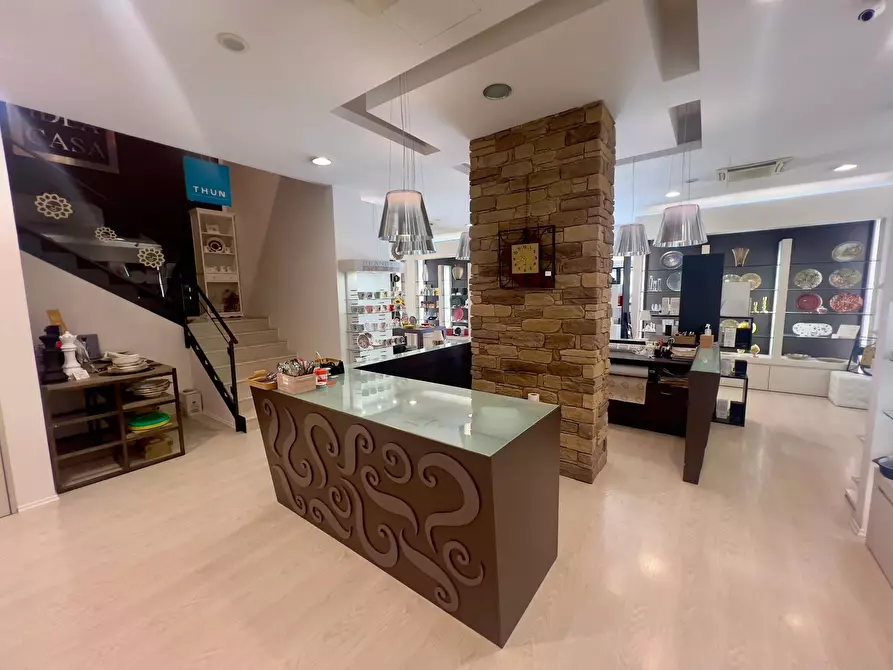 Immagine 3 di Locale commerciale in vendita  in VIA LA SPINA a Fabriano