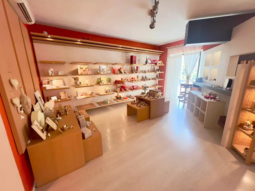 Immagine 18 di Locale commerciale in vendita  in VIA LA SPINA a Fabriano