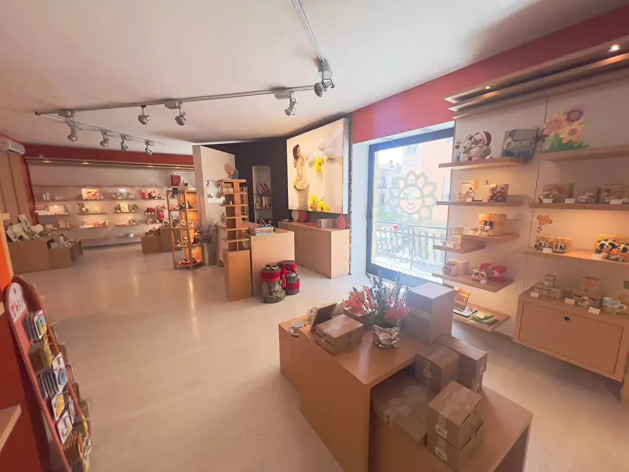 Immagine 20 di Locale commerciale in vendita  in VIA LA SPINA a Fabriano