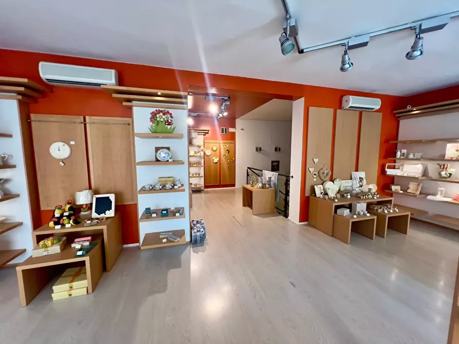 Immagine 21 di Locale commerciale in vendita  in VIA LA SPINA a Fabriano