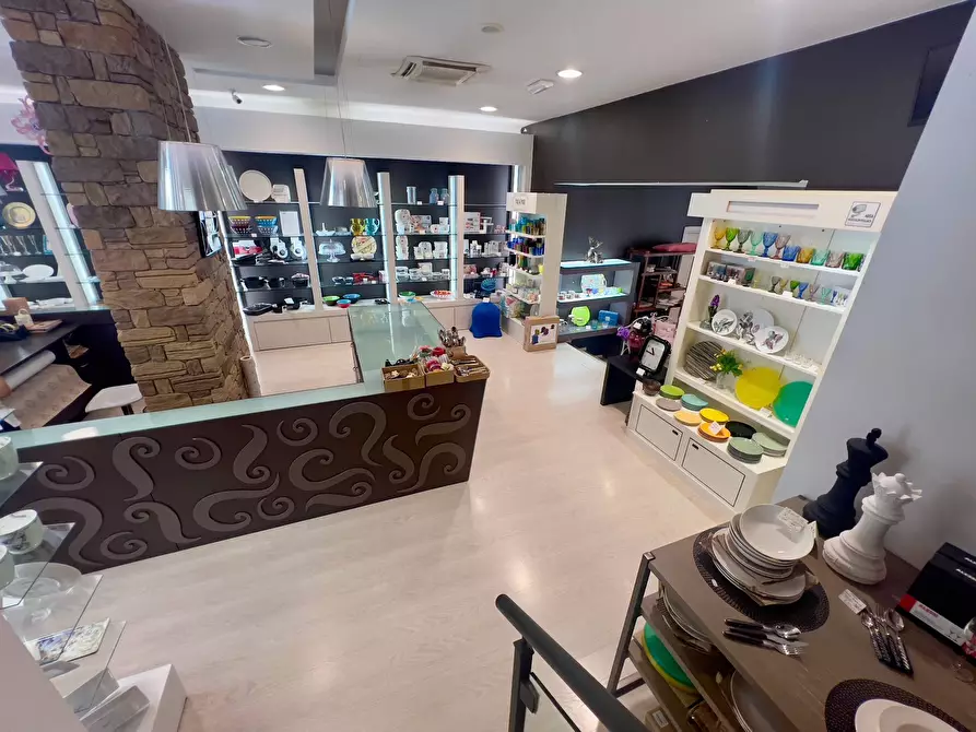 Immagine 10 di Locale commerciale in vendita  in VIA LA SPINA a Fabriano