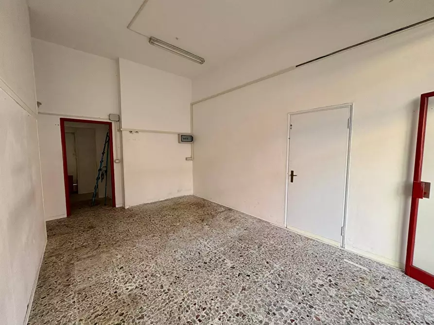 Immagine 3 di Locale commerciale in vendita  in VIA MONTI 16 a Fabriano