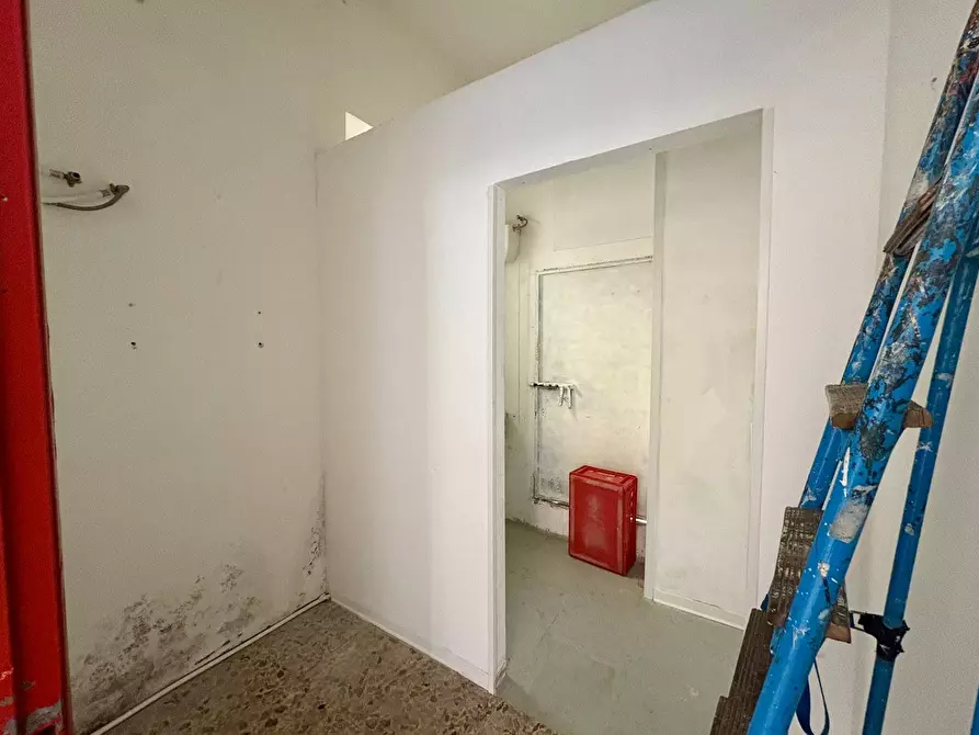 Immagine 14 di Locale commerciale in vendita  in VIA MONTI 16 a Fabriano