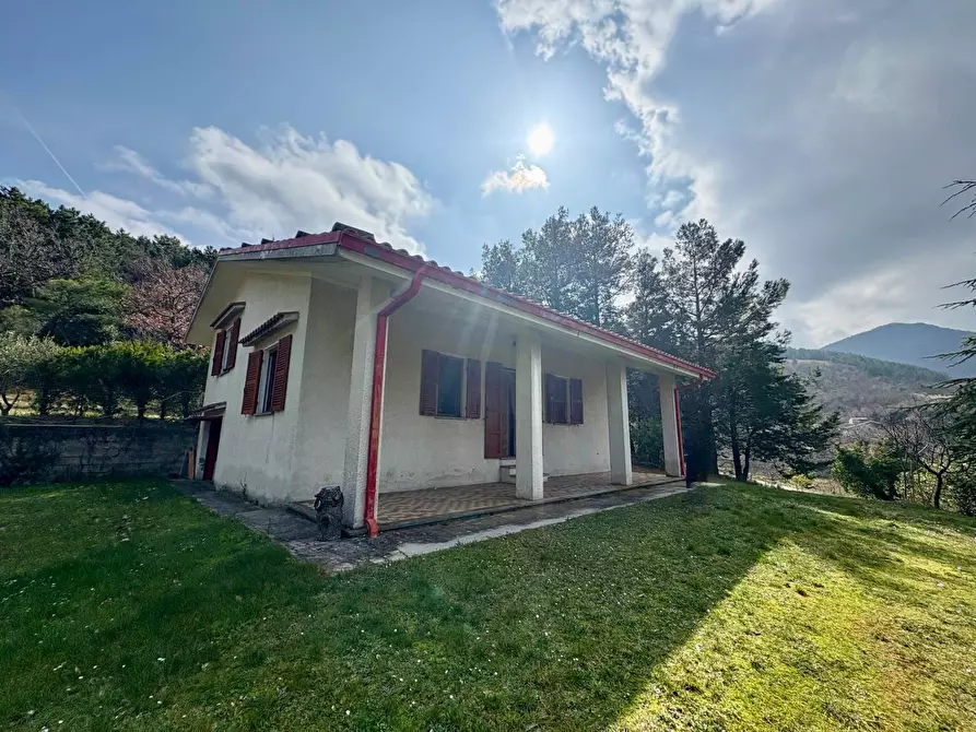 Immagine 3 di Casa indipendente in vendita  in FRAZIONE PRECICCHIE a Fabriano