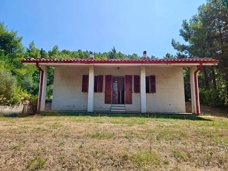 Immagine 2 di Casa indipendente in vendita  in FRAZIONE PRECICCHIE a Fabriano