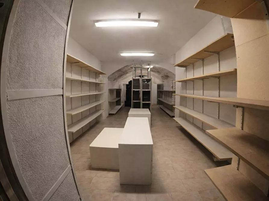 Immagine 10 di Locale commerciale in affitto  in CORSO DELLA REPUBBLICA 34 a Fabriano