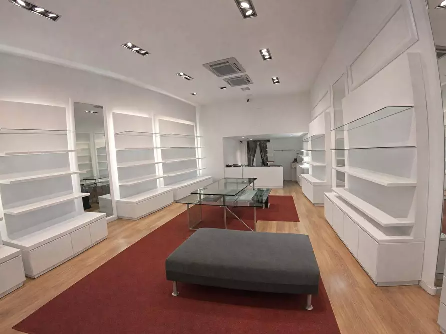 Immagine 6 di Locale commerciale in affitto  in CORSO DELLA REPUBBLICA 34 a Fabriano