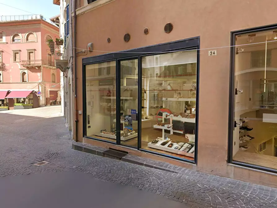 Immagine 2 di Locale commerciale in affitto  in CORSO DELLA REPUBBLICA 34 a Fabriano