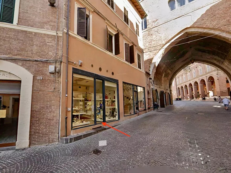 Immagine 1 di Locale commerciale in affitto  in CORSO DELLA REPUBBLICA 34 a Fabriano