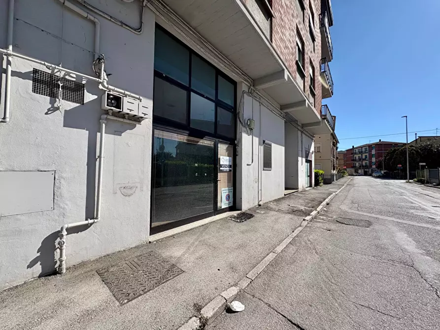 Immagine 1 di Locale commerciale in vendita  in VIA BENEDETTO CROCE 14 a Fabriano