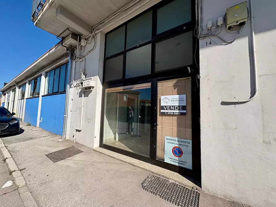 Immagine 2 di Locale commerciale in vendita  in VIA BENEDETTO CROCE 14 a Fabriano