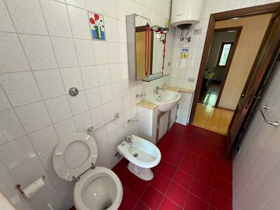 Immagine 45 di Villa in vendita  in CONTRADA PIANIBIANCHI 44 a Tolentino