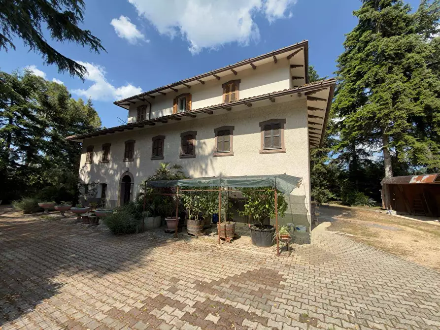 Immagine 1 di Villa in vendita  in CONTRADA PIANIBIANCHI 44 a Tolentino