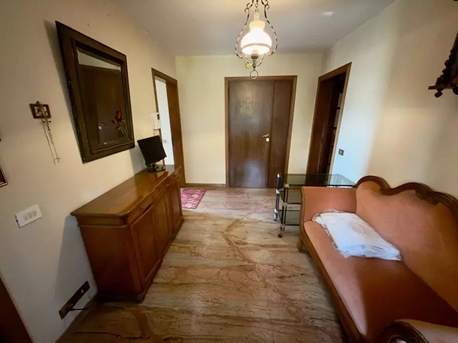 Immagine 13 di Villa in vendita  in CONTRADA PIANIBIANCHI 44 a Tolentino